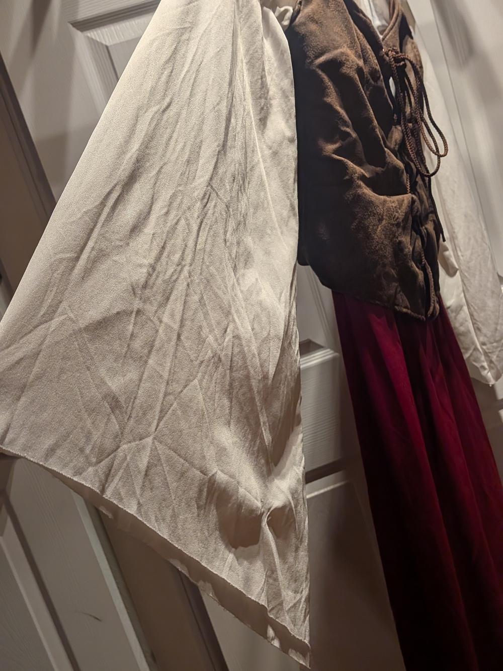 Renaissance Peasant Costume Dress in Brown, White & Burgundy - Picture 4 of 7